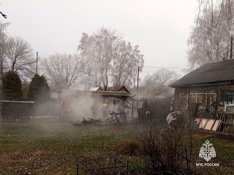 В Каменском районе потушен пожар в бане с пристройкой, обошлось без пострадавших