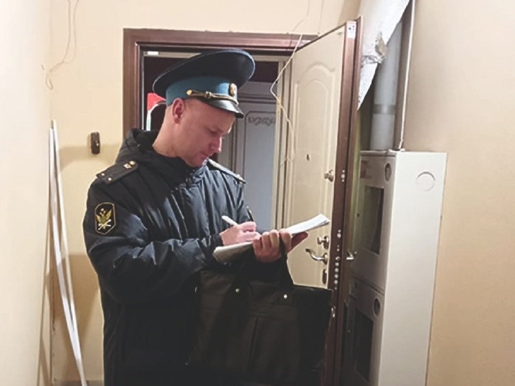 Екатеринбурженка устроила в подъезде склад и прачечную