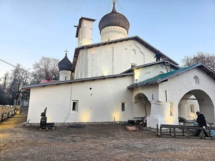 В Пскове завершена внутренняя отделка четверика храма Николы со Усохи