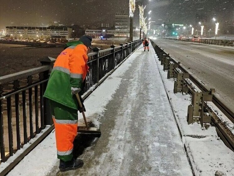 В Чебоксарах на очистку дорог вышли 83 машины и 113 рабочих