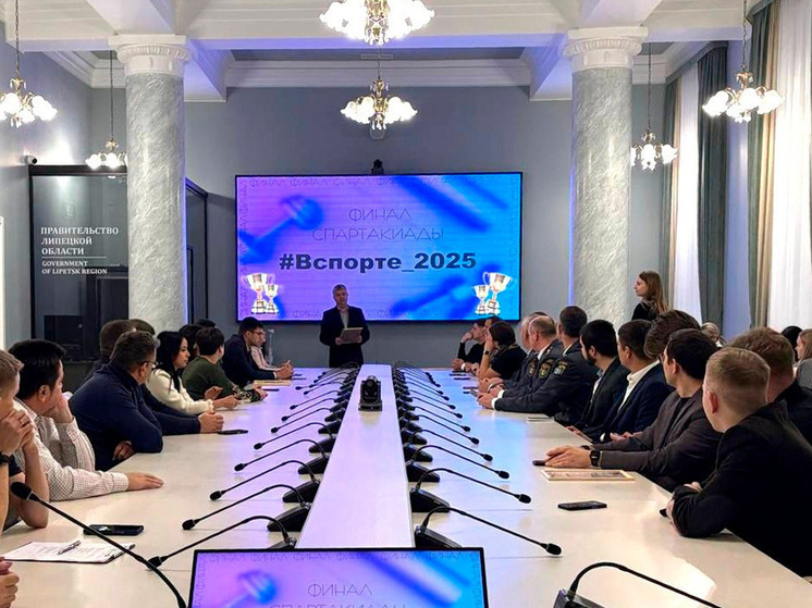 Липецкие госслужащие завоевали серебро на Спартакиаде-2025 в плавании и киберспорте