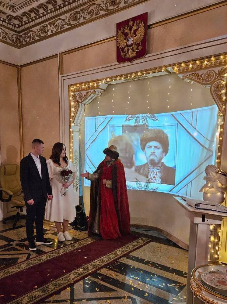 В саратовском ЗАГС прошли необычные "кинематографические" свадьбы