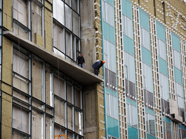 В центре Москвы рабочего убило стеклопакетом на стройке