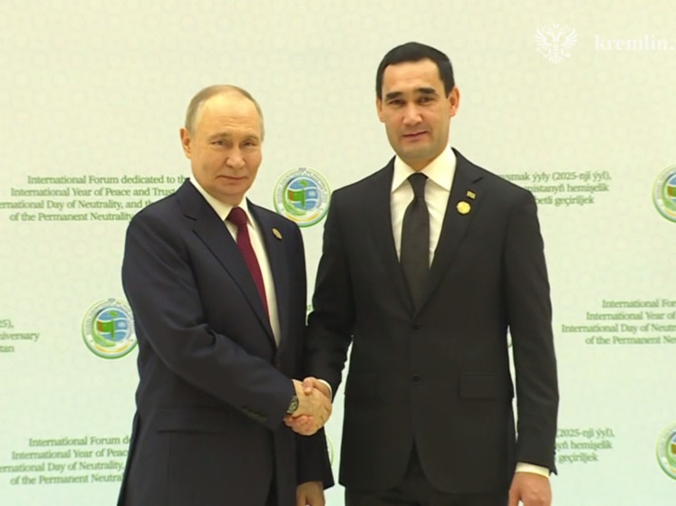 Президент Туркменистана прибыл в Петербург для участия в саммите СНГ