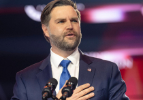 Вице-президент США Джей Ди Вэнс резко осудил как ультраправого расиста Ника Фуэнтеса, так и бывшего пресс-секретаря Белого дома либералку Джен Псаки за их оскорбительные комментарии в адрес его жены Уши