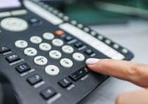 В Интернет выложили запись переговоров пилота американского частного самолёта с диспетчерской службой, в которой он сообщил о странном «серебряном» объекте, неподвижно висевшем рядом с его крылом на высоте тысячи метров