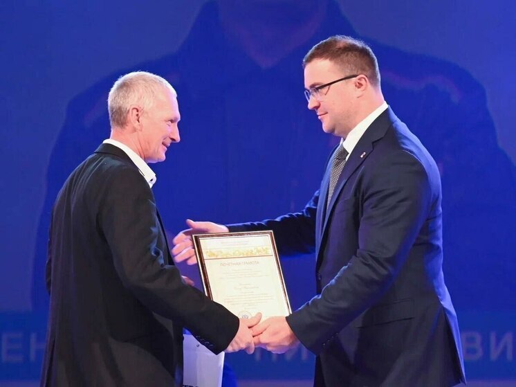 Губернатор Хоценко поздравил омских энергетиков с профессиональным праздником