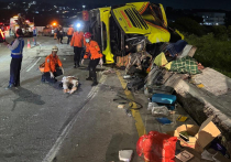 На индонезийском острове Ява сразу после полуночи 22 декабря случилась страшная трагедия