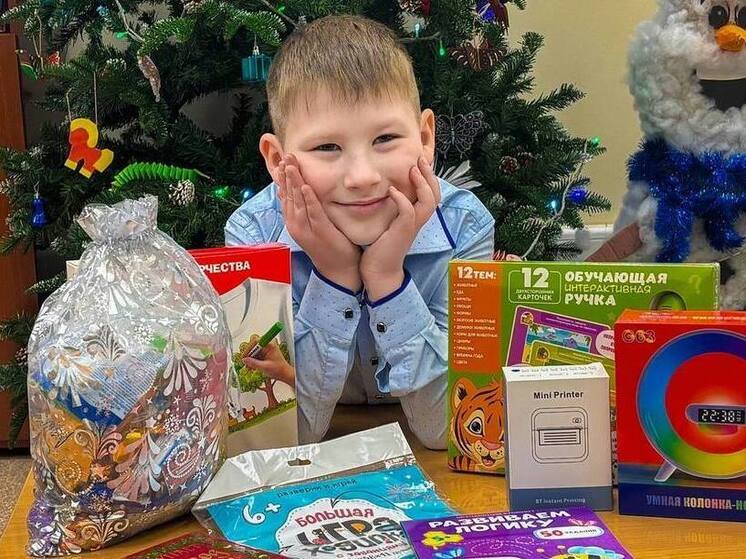 Новогодние подарки от губернатора ЯНАО получат около 4000 детей с инвалидностью