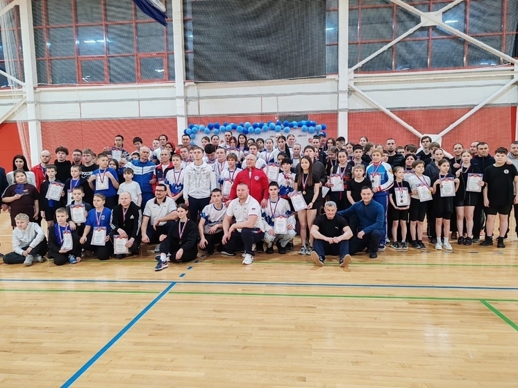 В селе Ярково определили сильнейших в гиревом спорте