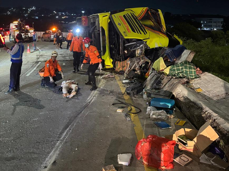 На индонезийском острове Ява сразу после полуночи 22 декабря случилась страшная трагедия