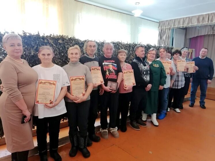 Верхнекетские «Георгиевские пчелки» отправили на фронт тысячную маскировочную сеть