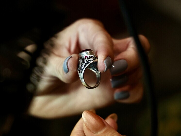 Житель Трехгорного обокрал и избил приятельницу ради украшений