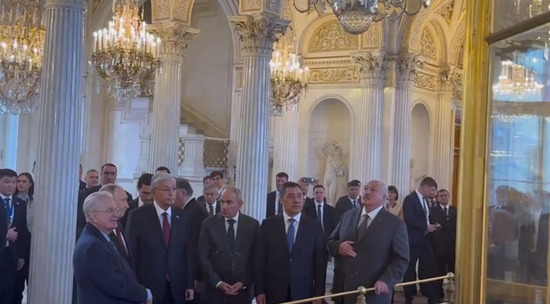 Для Владимира Путина и лидеров стран СНГ в Эрмитаже запустили знаменитые часы "Павлин"