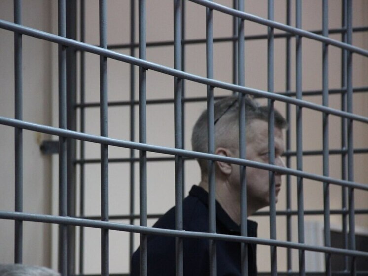 Суд оставил под арестом имущество Шихалова и Пожарова