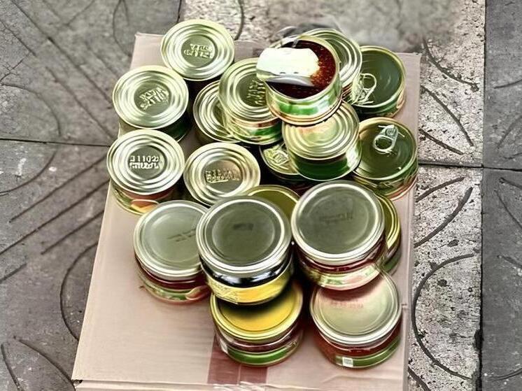 В Сочи полицейские изъяли у 52-летнего пензенца 24 банки незаконной имитированной красной икры