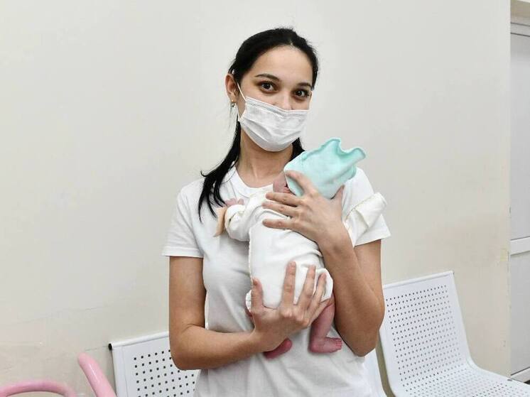 В перинатальном центре Саратова выписали девочку с массой тела 480 граммов