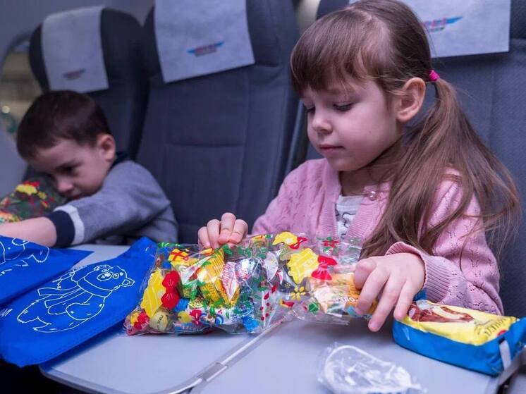 Традиционная предновогодняя акция началась на борту самолетов АК «Ямал»