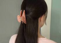 Красивые волосы — это не только генетика, но и системный уход, который начинается с кожи головы и заканчивается грамотной укладкой. Многие сосредотачиваются на масках и сыворотках, упуская из виду фундаментальные этапы. Ли Шэньхан, менеджер продуктов по уходу за волосами TROUVER, рассказал «МК в Ленобласти», на чем строится настоящая сила и блеск волос.