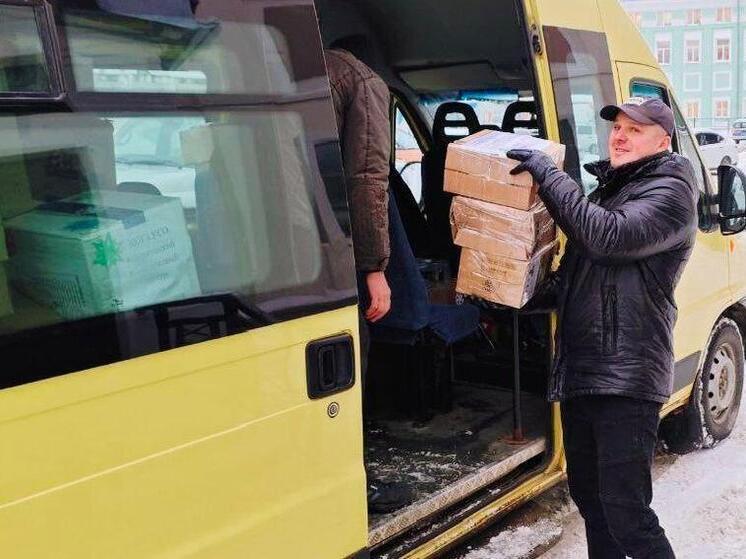 Кировские соцработники собрали новогодние подарки для жителей Веселовского округа