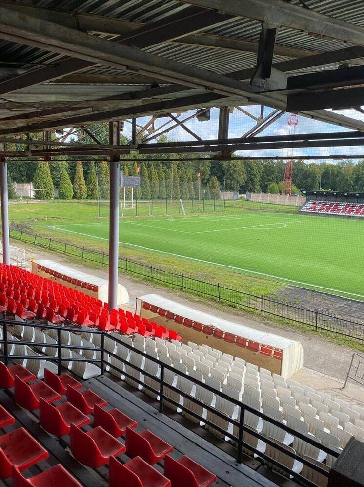 Бутов оценил обновленное футбольное поле стадиона «Химик» в Новомосковске