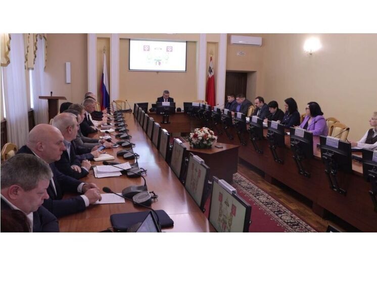 На очередной городской планерке в Смоленске сверили готовность к новогодним праздникам