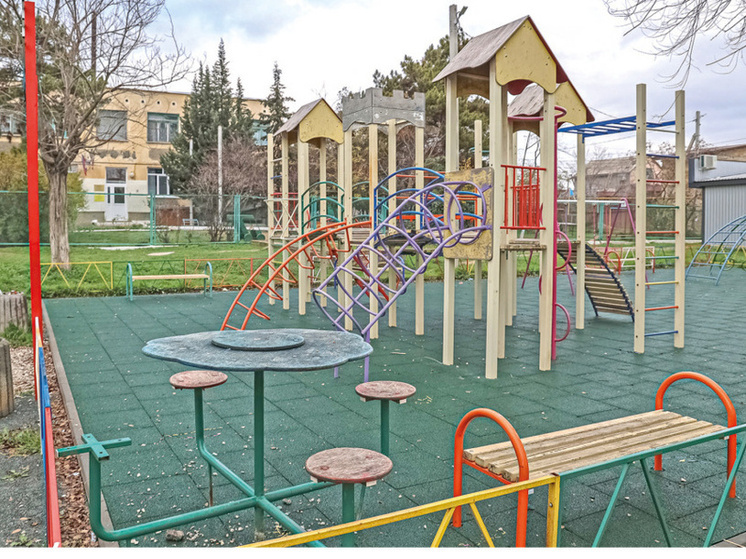 В Вилинском сельском поселении в Крыму благоустроили дворы и обновили дороги