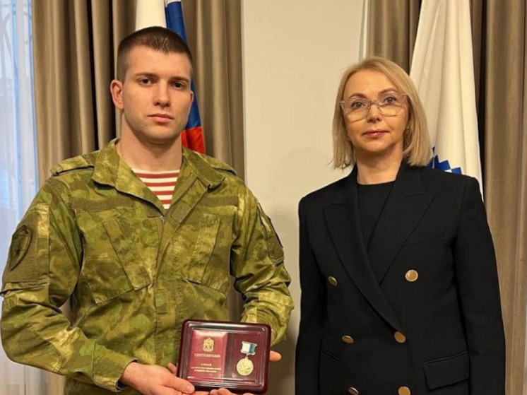 Молодому жителю НАО вручили медаль «За заслуги в СВО»
