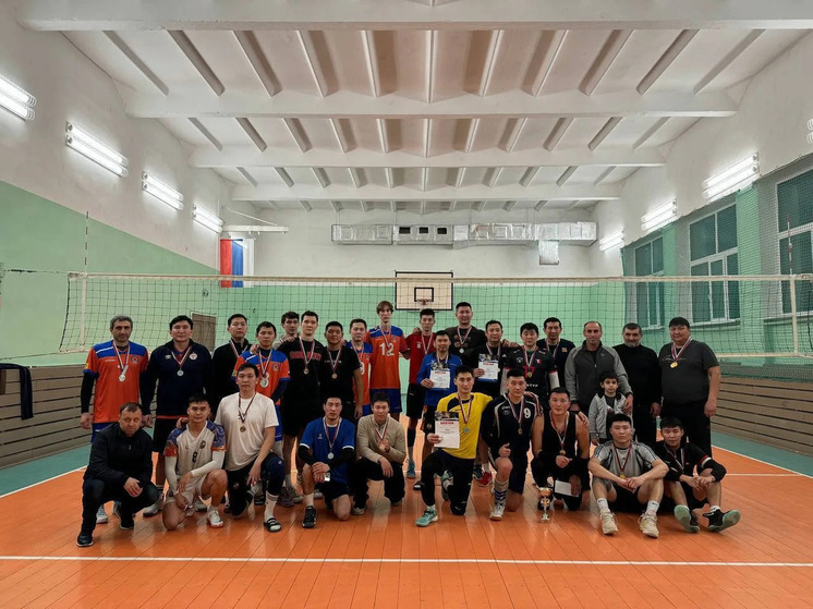 В Калмыкии прошел новогодний волейбольный турнир