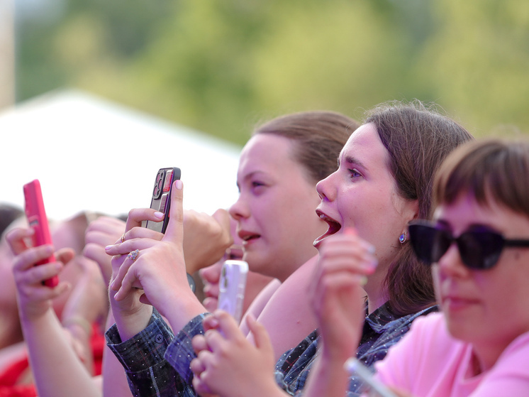 В Великобритании хотят запретить соцсети для детей младше 16 лет