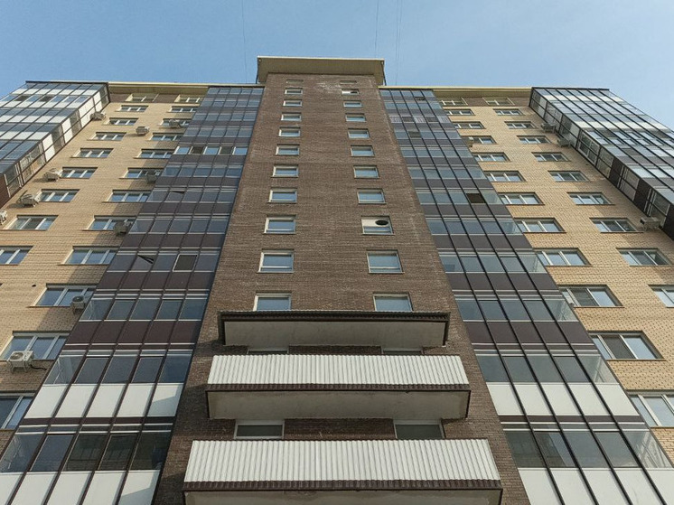 Внесение в Единый государственный реестр недвижимости (ЕГРН) специальной отметки, запрещающей совершать сделки без личного присутствия собственника, является эффективным способом защиты имущества от мошенников и рейдерских захватов. 