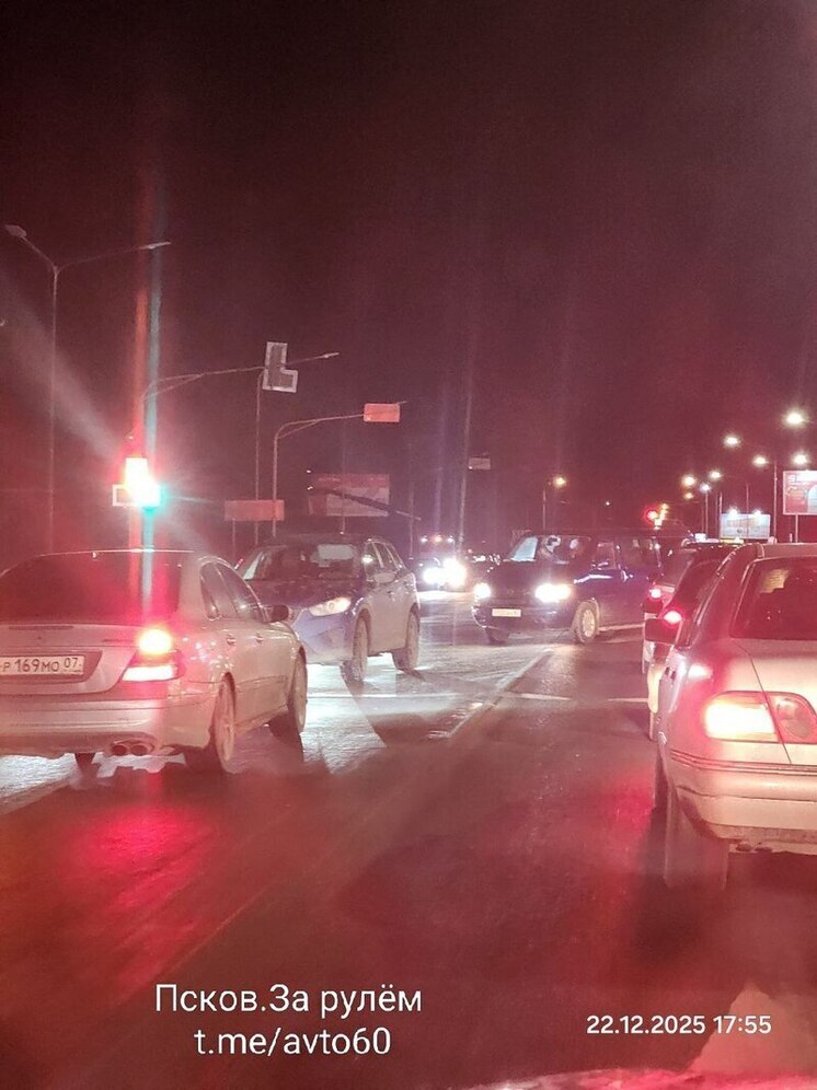 Загадочное ДТП у Фьорда: "Хавал" догнал кого-то на Рижском проспекте