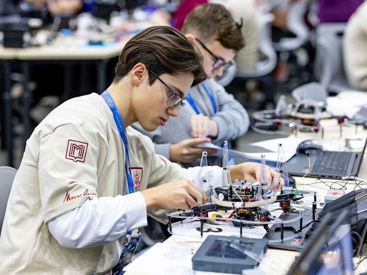 Сергей Собянин: Москвичи победили на всероссийской олимпиаде по робототехнике