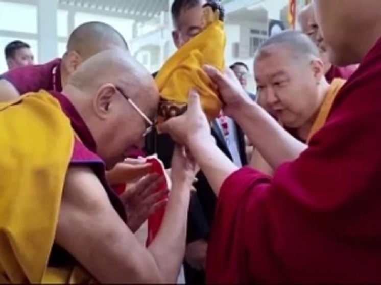 Глава буддистов Калмыкии отправился в Индию для участия в особой церемонии