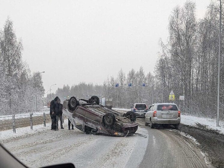 В Ярославской области за сутки перевернулись сразу две машины