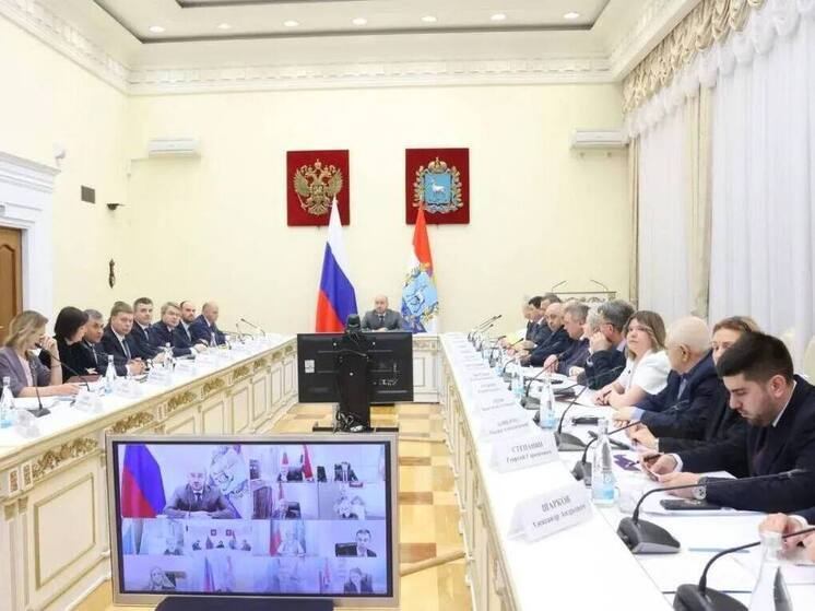 Губернатор Самарской области провёл совещание по подготовке к новогодним праздникам и каникулам