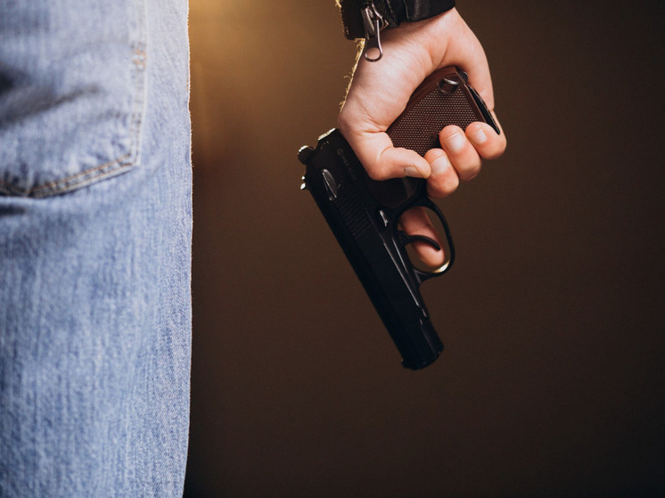 В центре Красноярска гость из Иркутской области устроил стрельбу из-за конфликта на Театральной площади