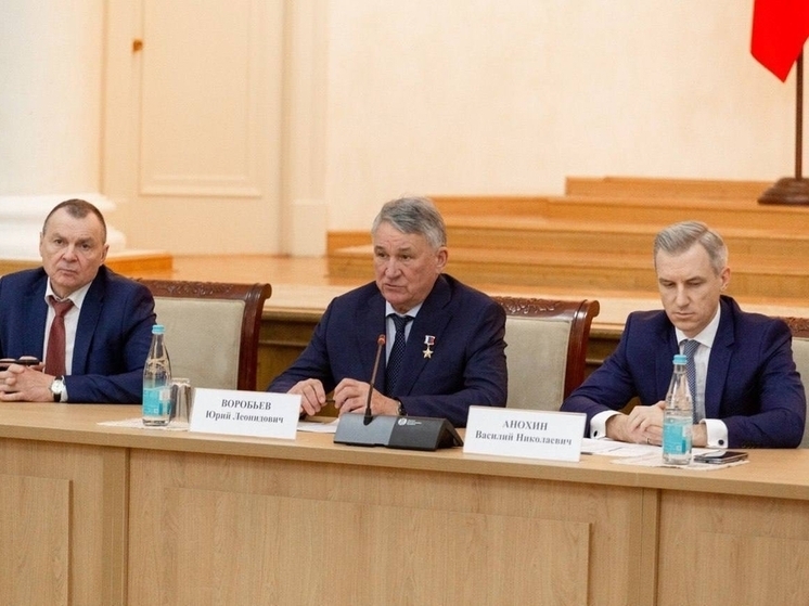 Василий Анохин представил нового сенатора от Смоленской области Юрия Леонидовича Воробьева