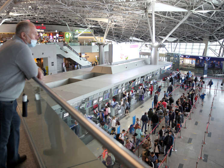 Женщина застряла в капсульном отеле во Внуково