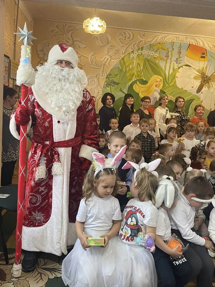 Новоалександровский округ подарил детям из ЛНР новогоднюю сказку