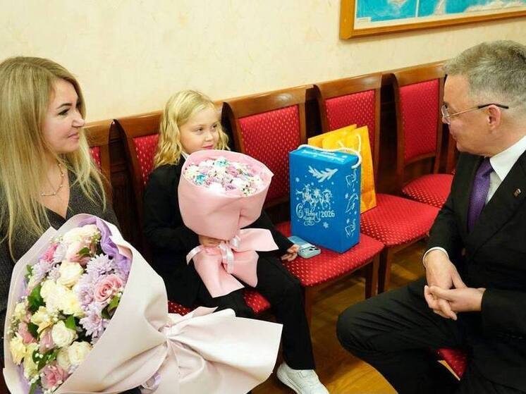 Губернатор Ставрополья встретился с победительницей «Голос. Дети» Машей Никулиной