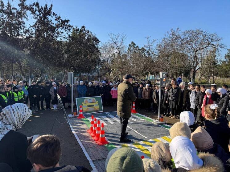 Махачкалинским школьникам рассказали о безопасности на дорогах