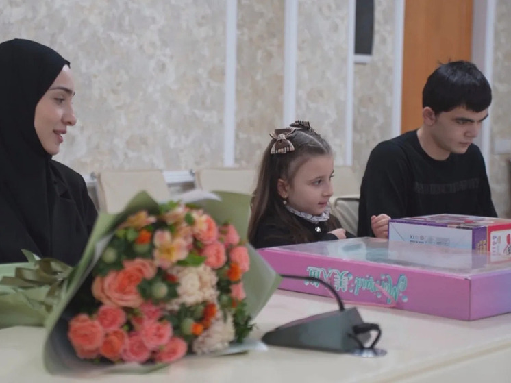 Медаль Суворова передали семье погибшего участника СВО в Хасавюрте