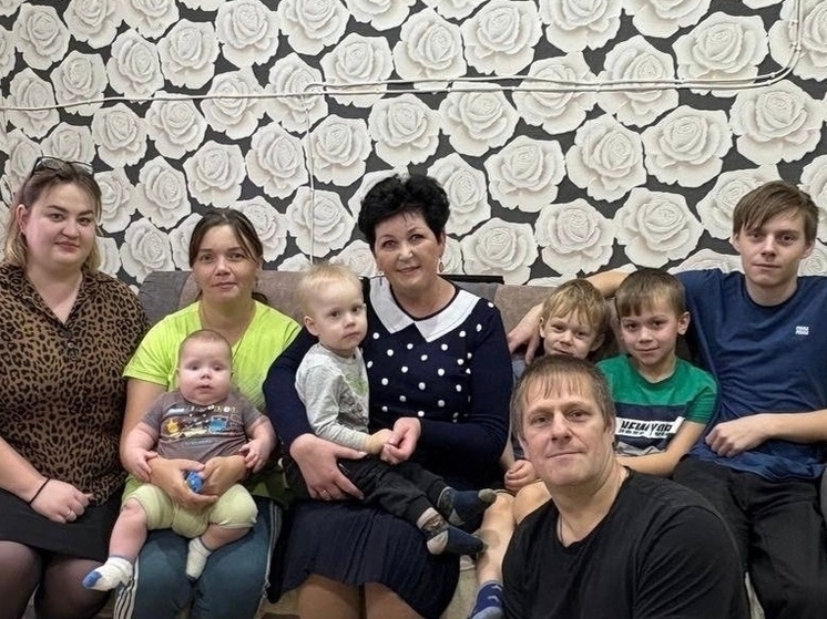 Семья Соколовых с 10 детьми из Костромской области поделилась секретом счастья