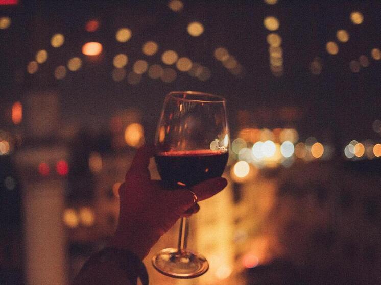 Россияне начали пить меньше, названы регионы с наибольшим снижением