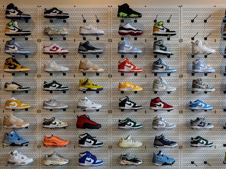 В Бурятии в гипермаркете продавали контрафакт на сумму более 7 млн рублей