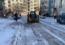 Ежегодно читинские тротуары после снега становятся непроходимыми, а возле домов как будто начинается акция «Каток в каждый двор»