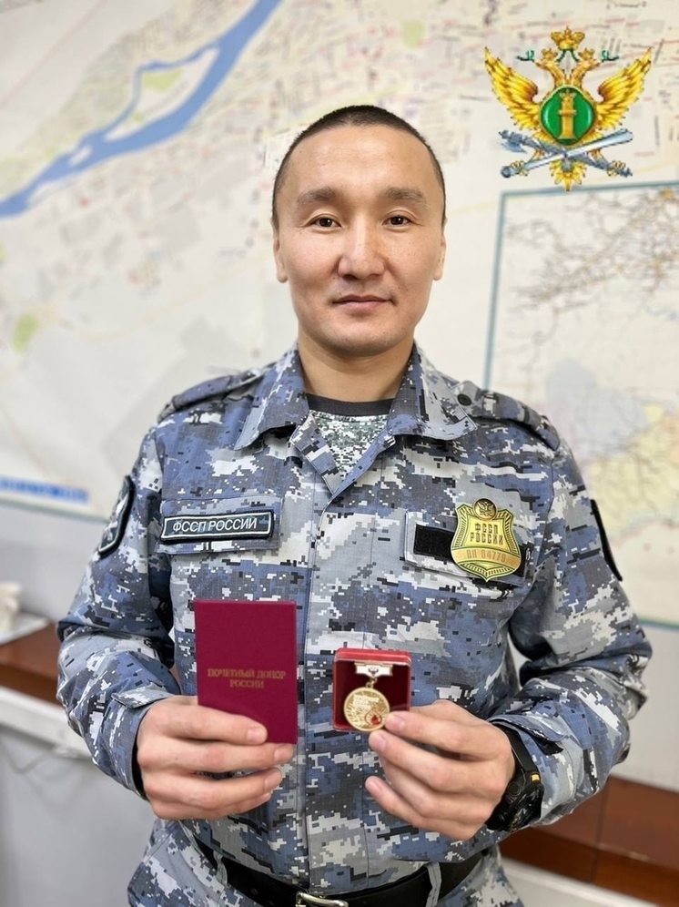 Судебный пристав  Айдын Куулар с редкой группой крови стал почётным донором России