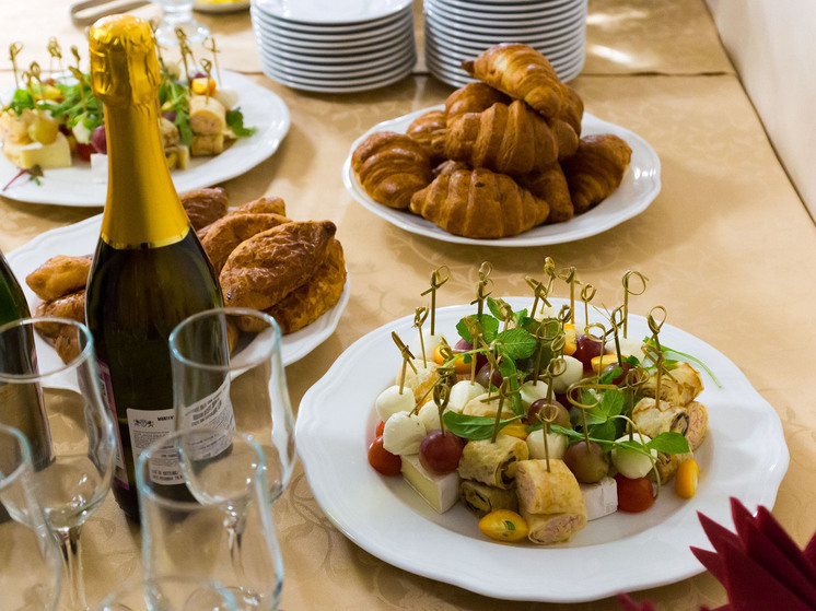 Южноуральцам рассказали, как пережить новогодний корпоратив и не слечь на следующий день