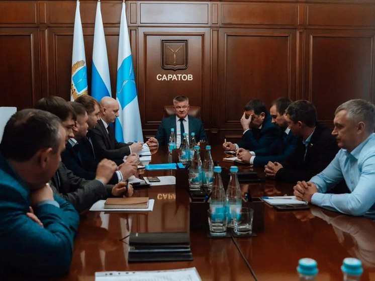 В Саратове коммунальная техника при уборке снега изуродовала объекты благоустройства